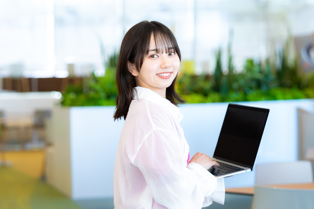動画編集を学ぶ受講者
